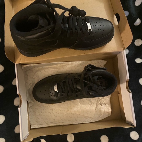 Nike Men's Black High-Top Sneakers - Picture 5 of 6